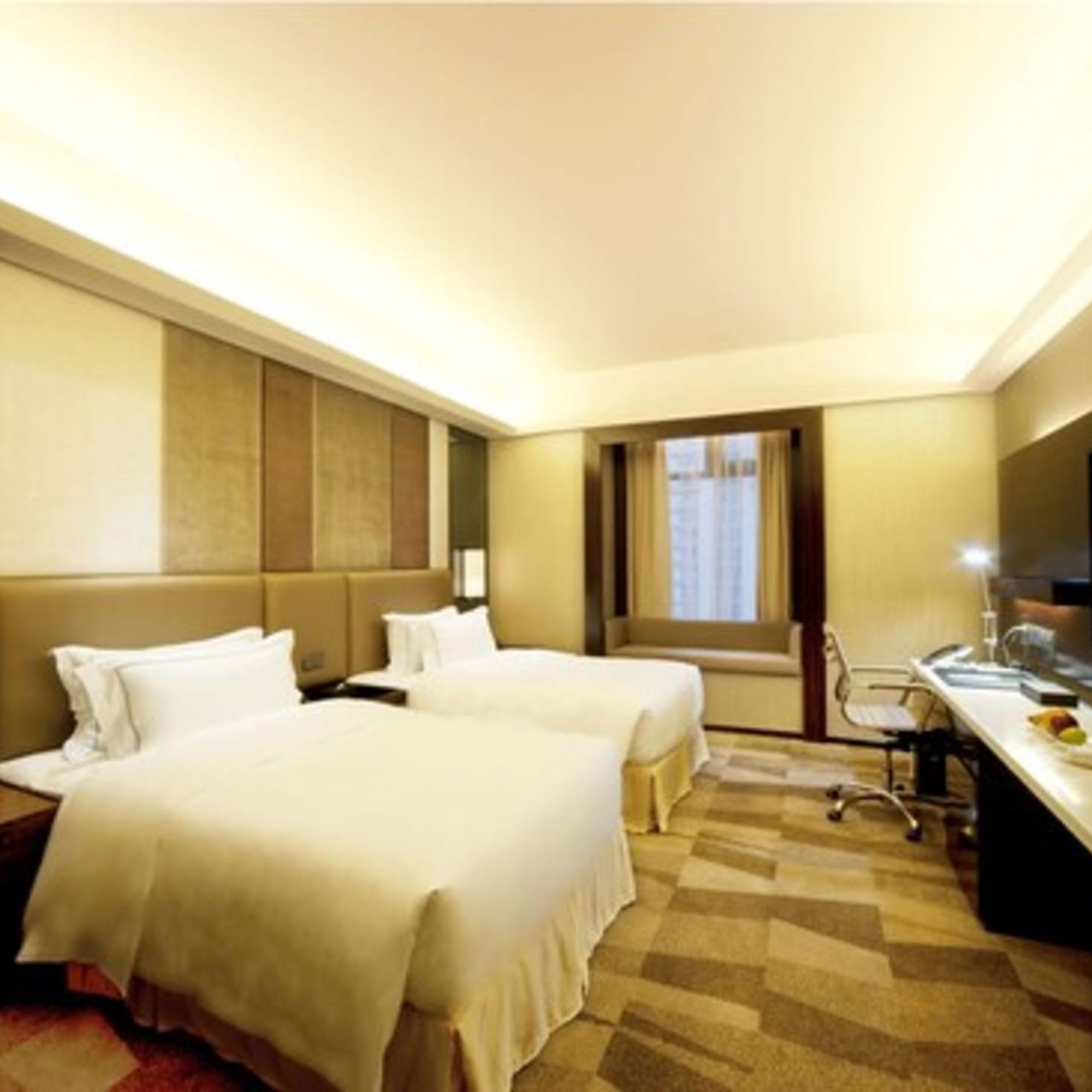 Royal Suites & Towers Wuhan Exteriör bild