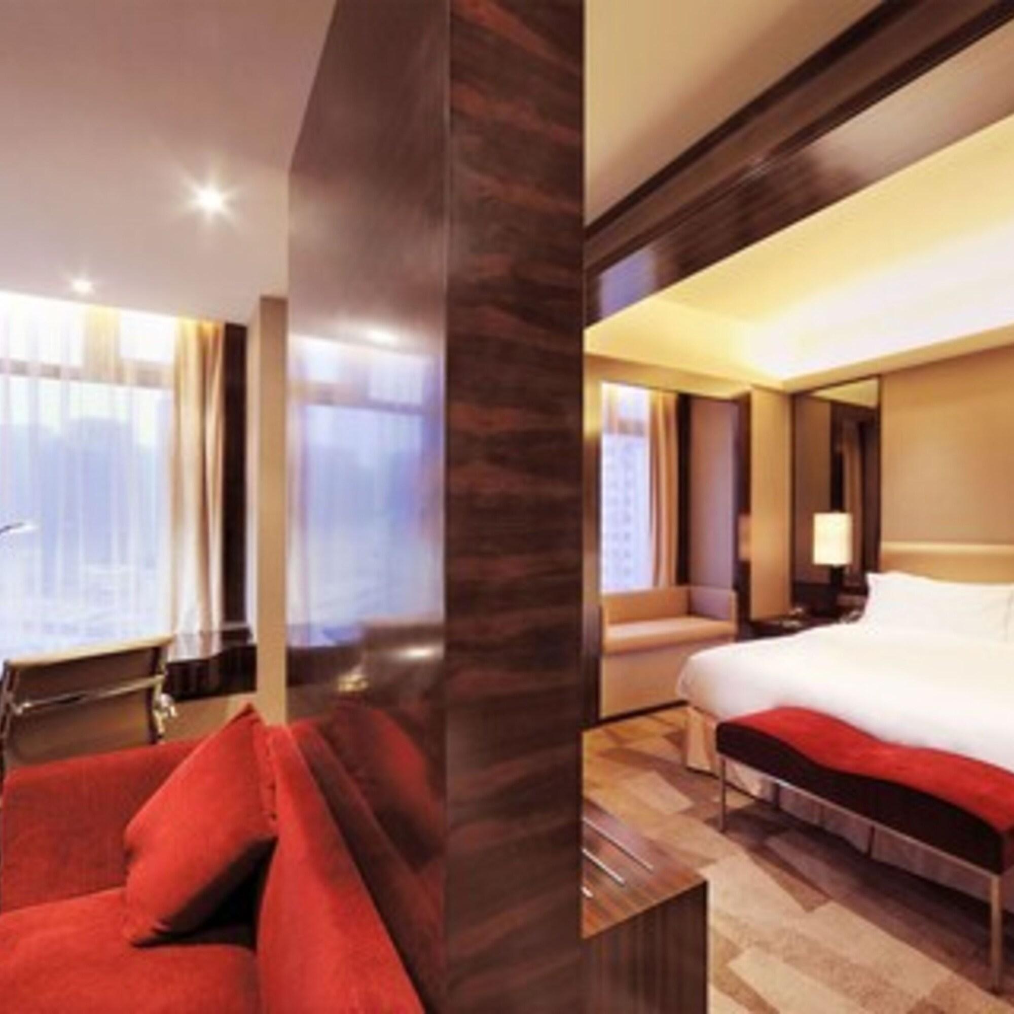 Royal Suites & Towers Wuhan Exteriör bild