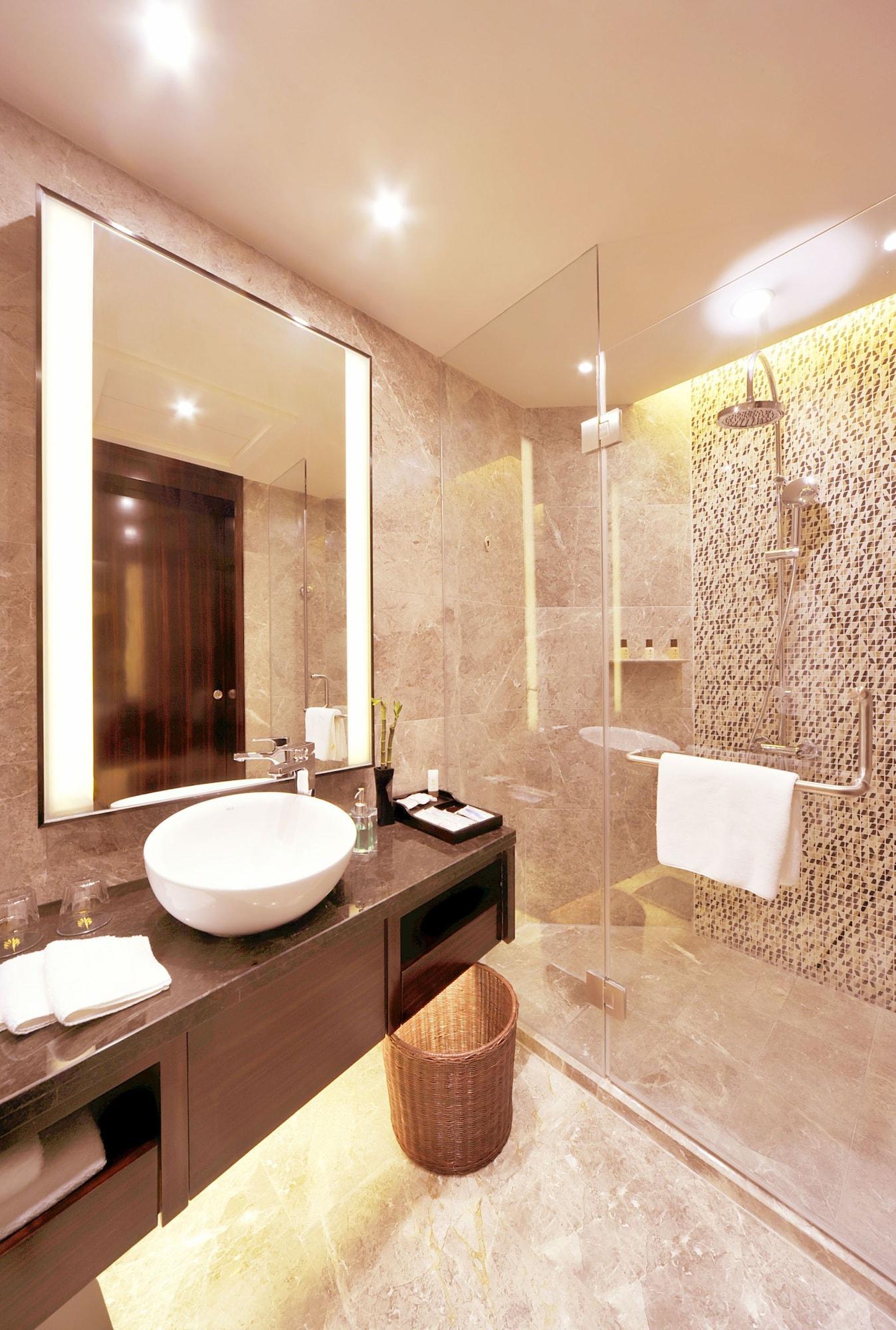 Royal Suites & Towers Wuhan Exteriör bild