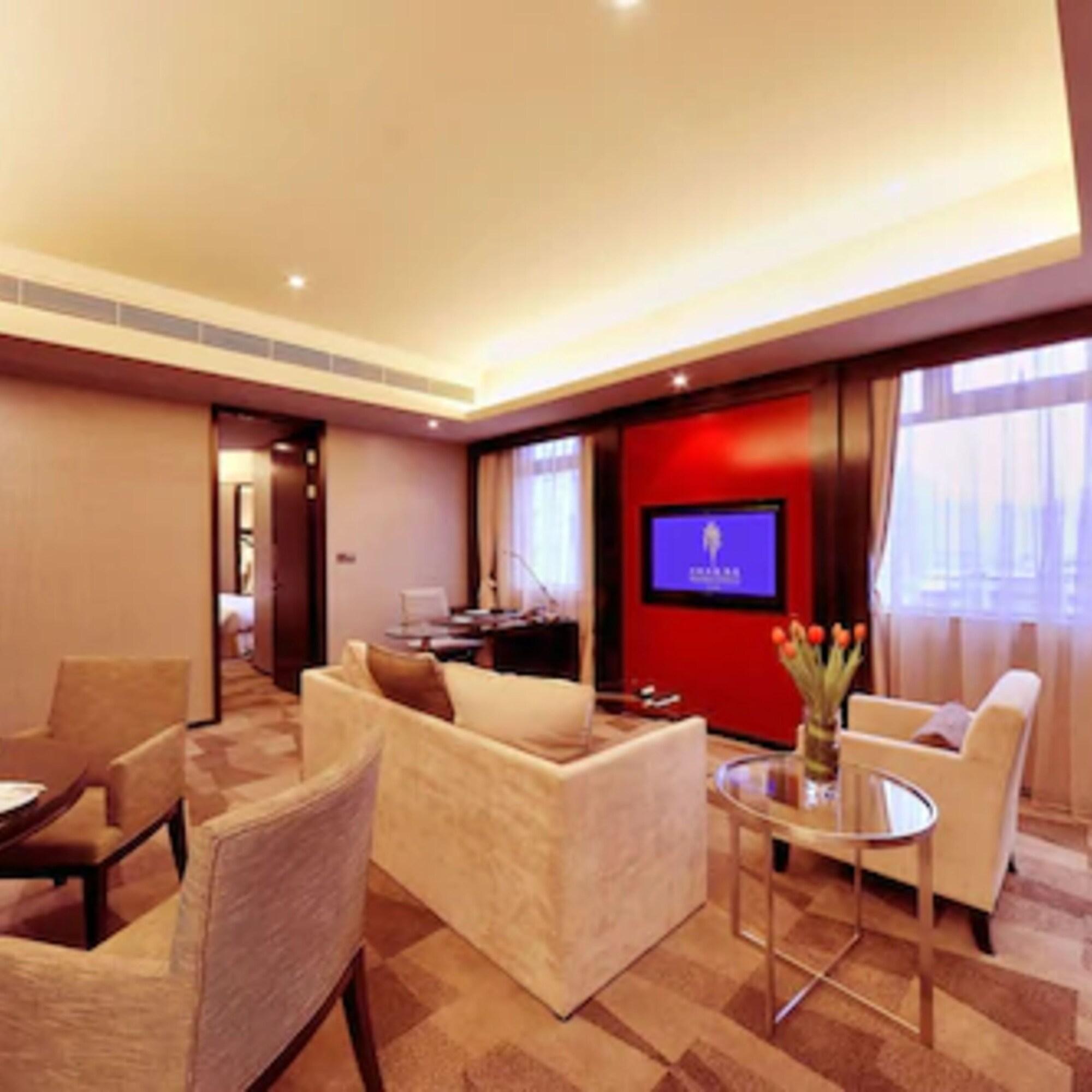 Royal Suites & Towers Wuhan Exteriör bild