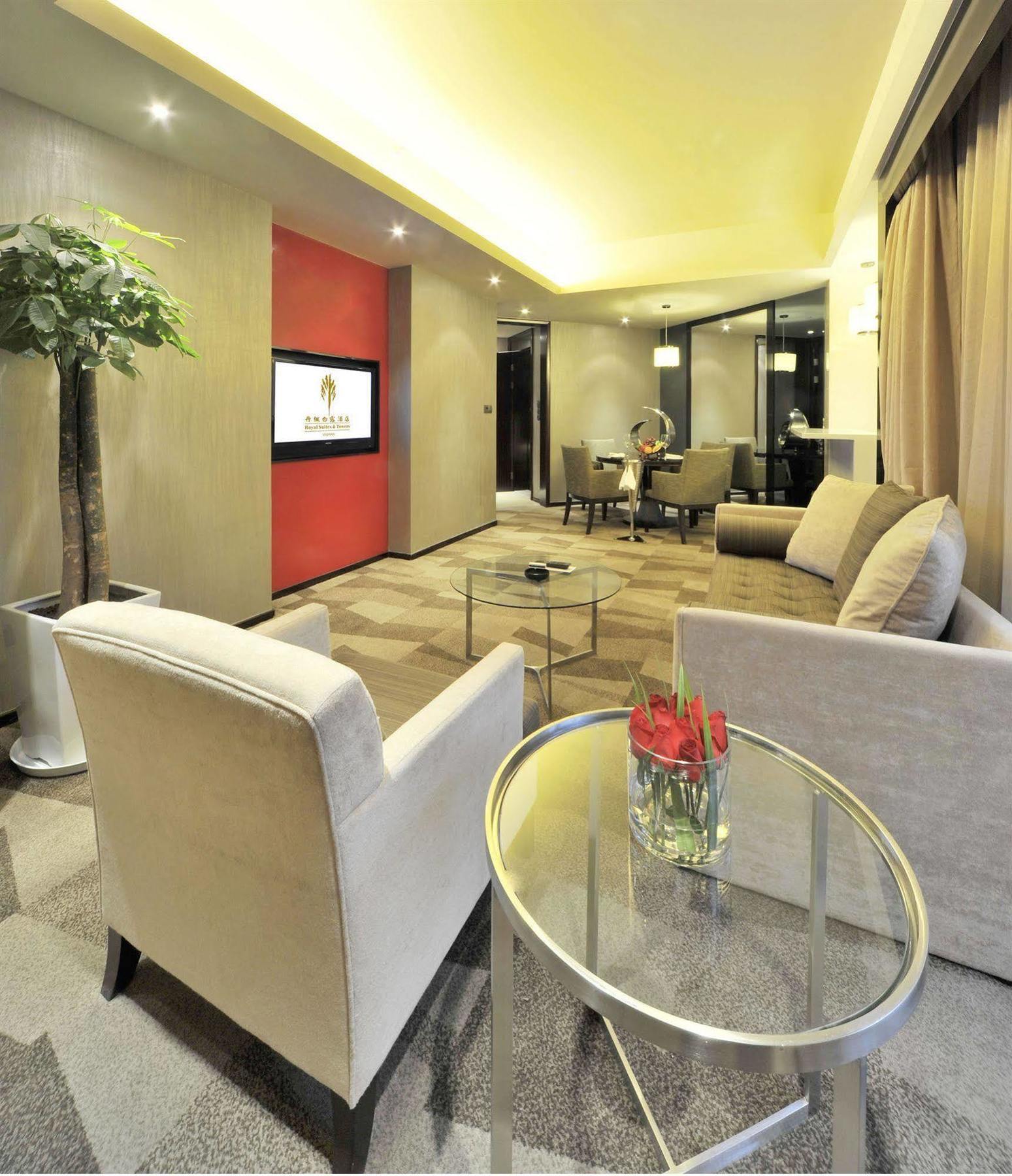 Royal Suites & Towers Wuhan Exteriör bild