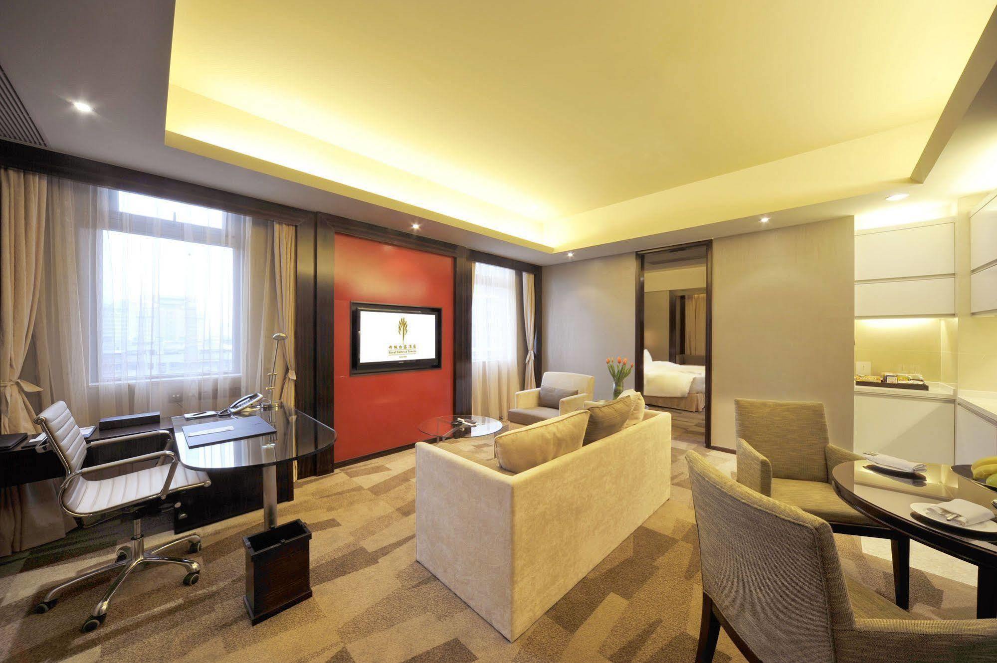 Royal Suites & Towers Wuhan Exteriör bild