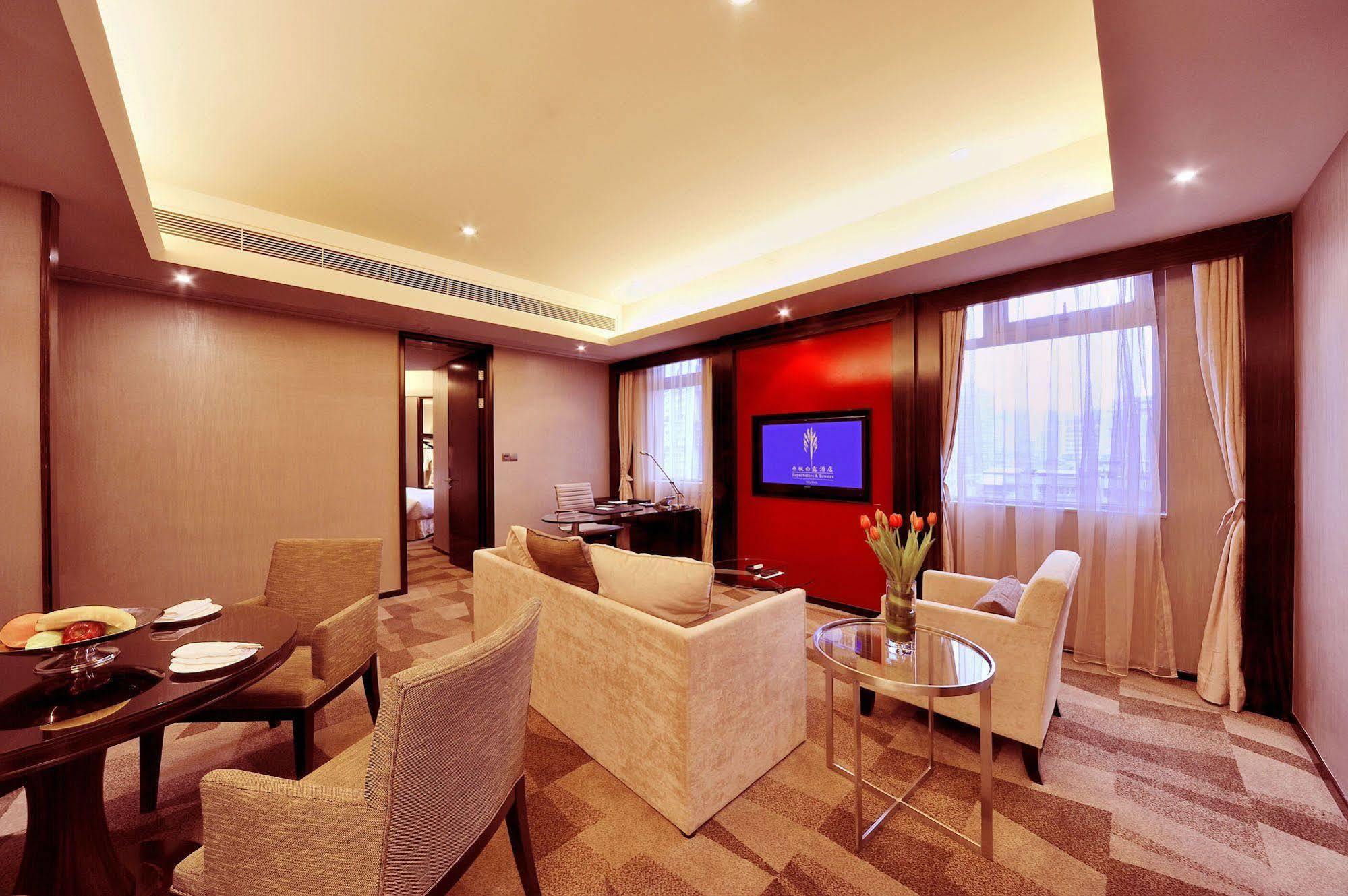 Royal Suites & Towers Wuhan Exteriör bild