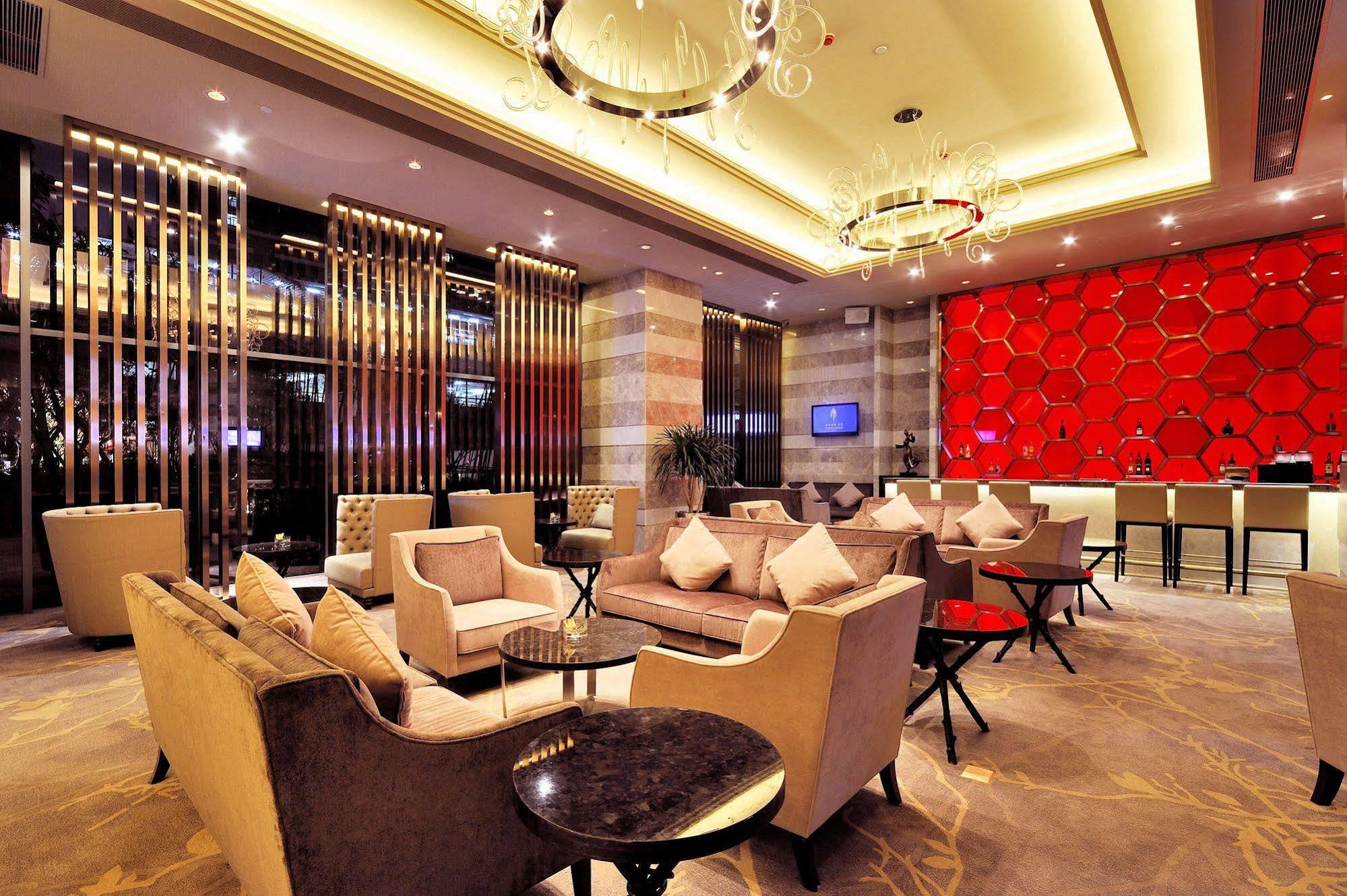 Royal Suites & Towers Wuhan Exteriör bild