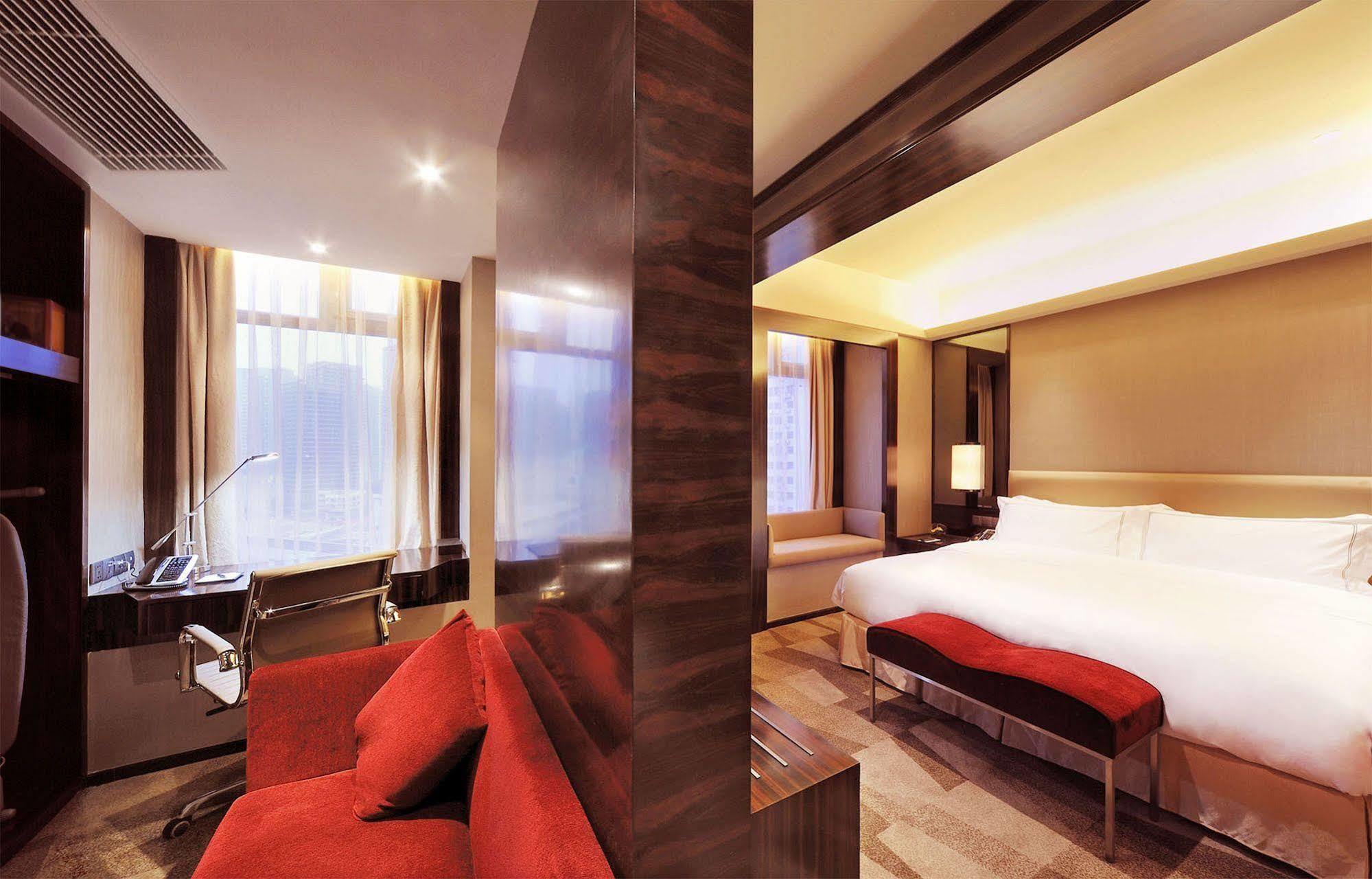 Royal Suites & Towers Wuhan Exteriör bild